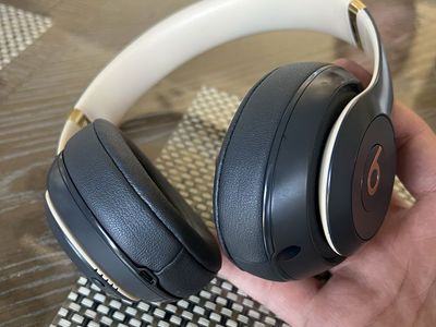 Beats Studio3 Wireless Noise Cancelling Over-Ear Headphones - Matte Black/Gold
