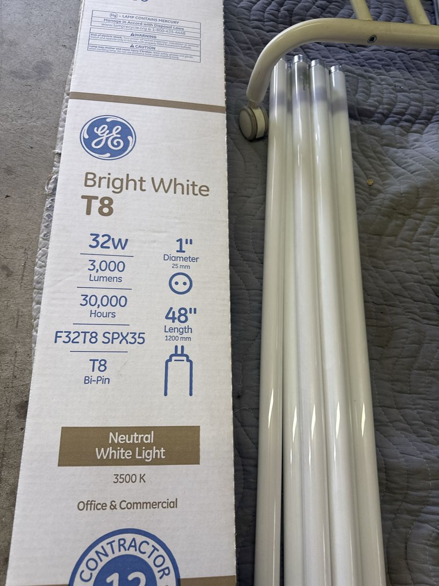 GE Bright White T8 32W 48-inch Fluorescent Light Bulbs