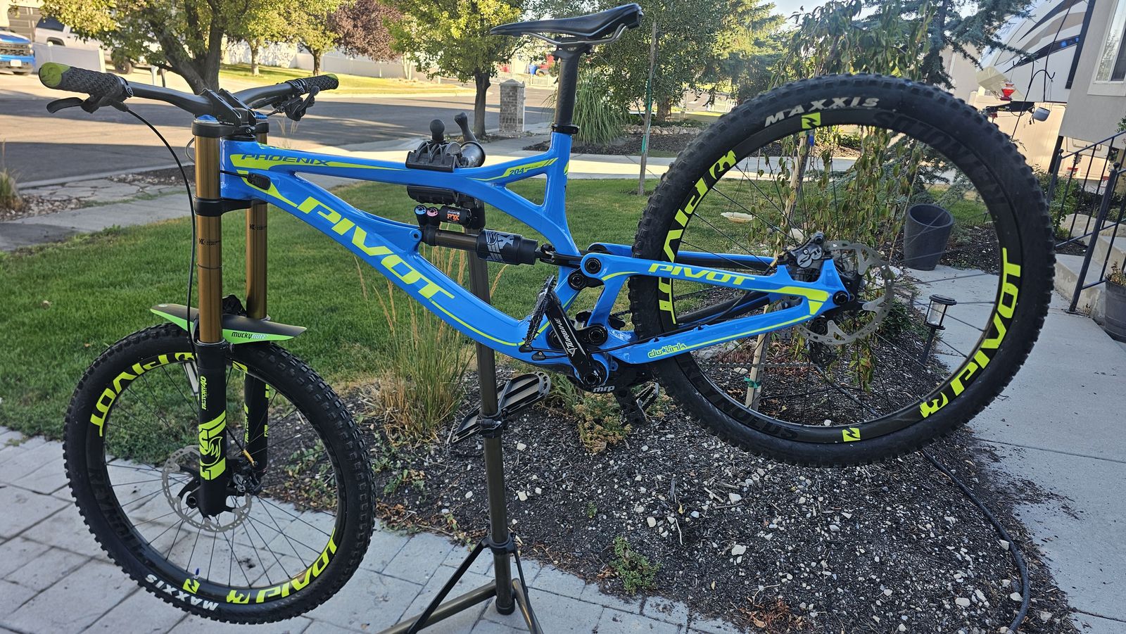 2019 pivot Phoenix carbon