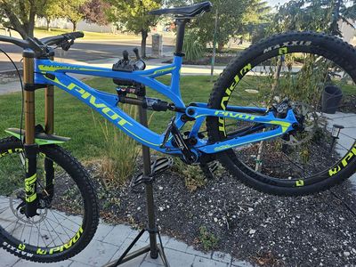2019 pivot Phoenix carbon