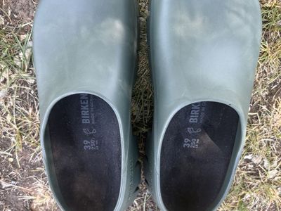 Birkenstock Boston EVA Clogs - Olive Green - Unisex Size EU 39 (W 8 / M 6) - Lightweight & Waterproof