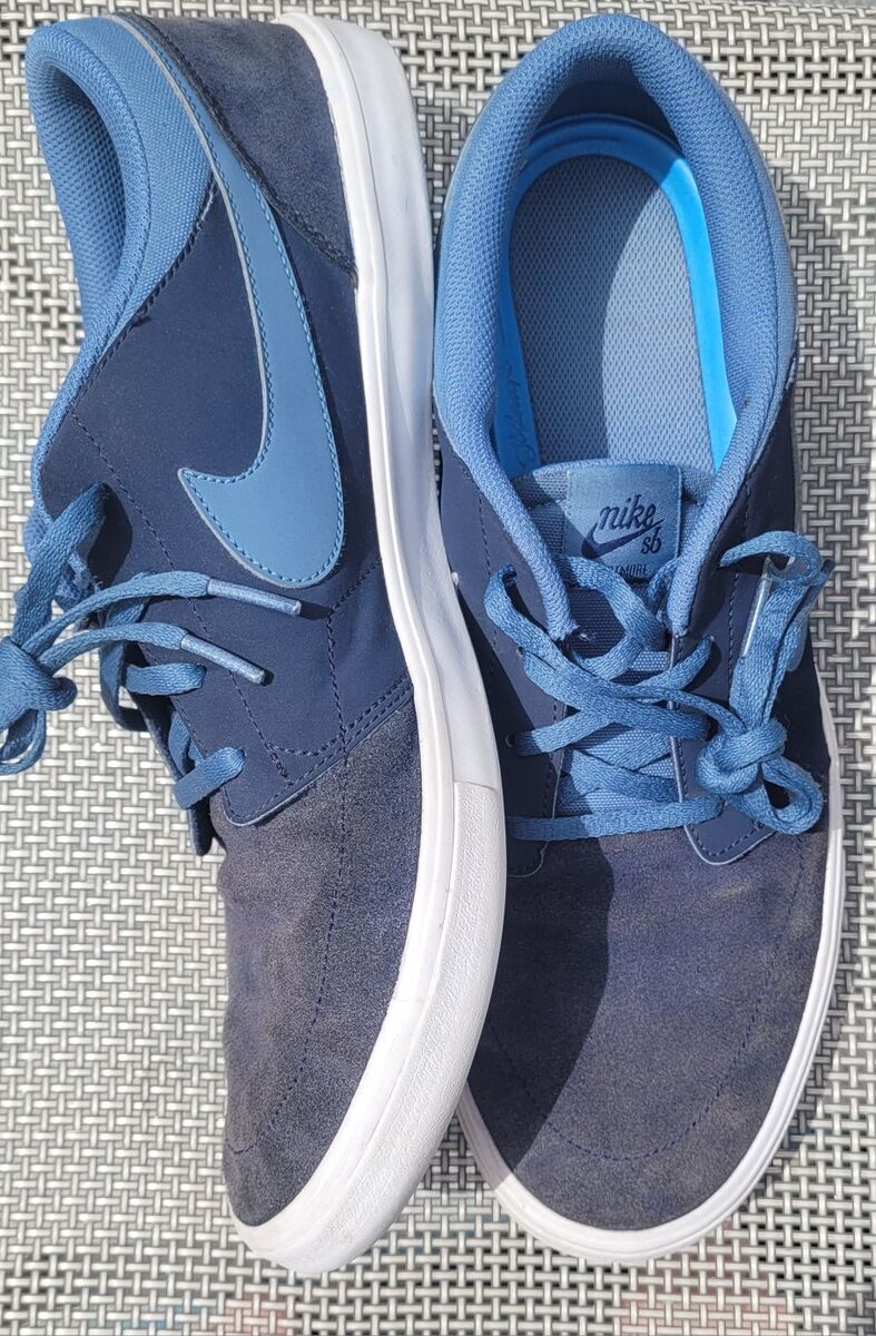 Nike Skate Shoes Sneakers
Siz