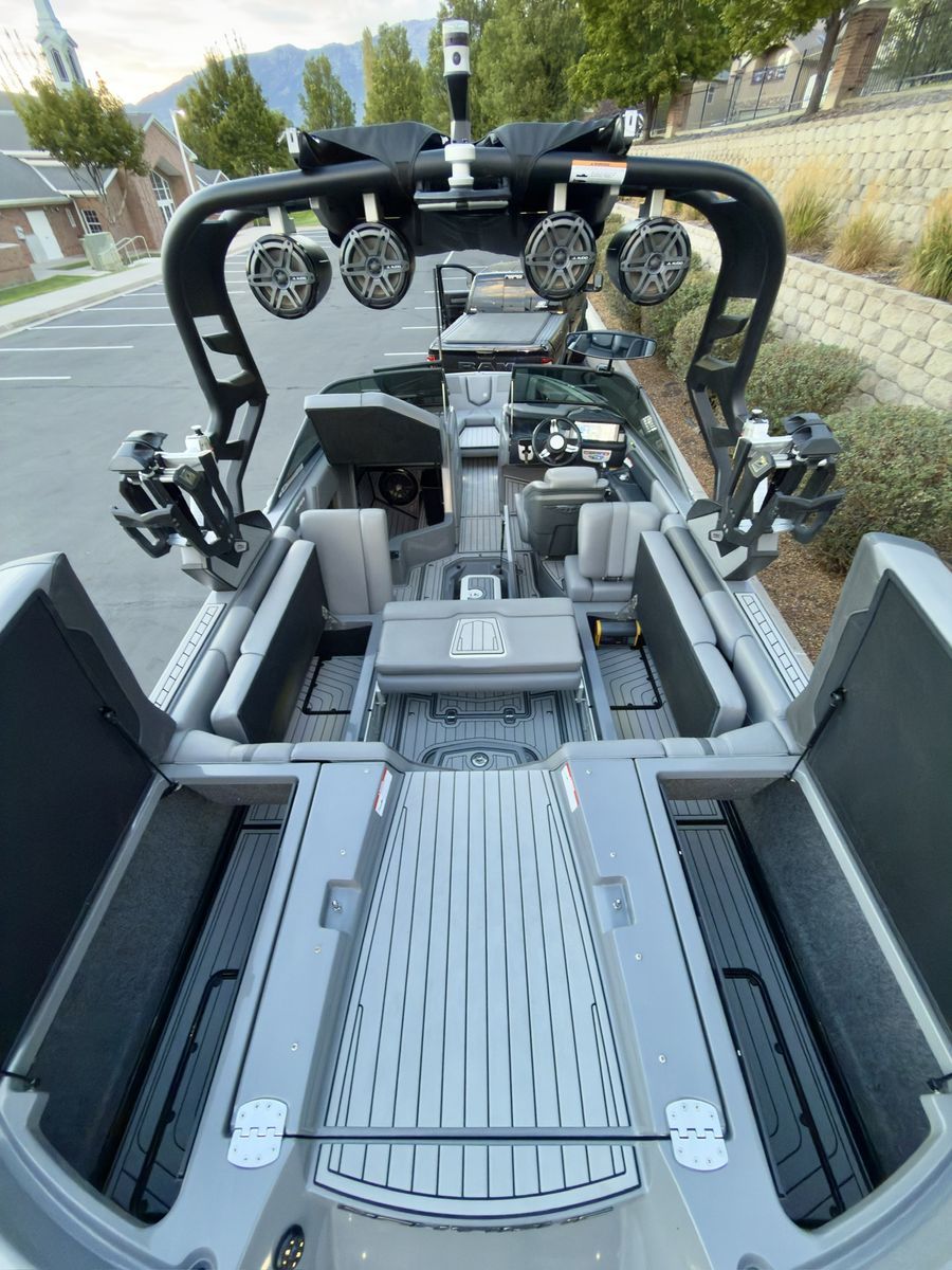 Main image 10