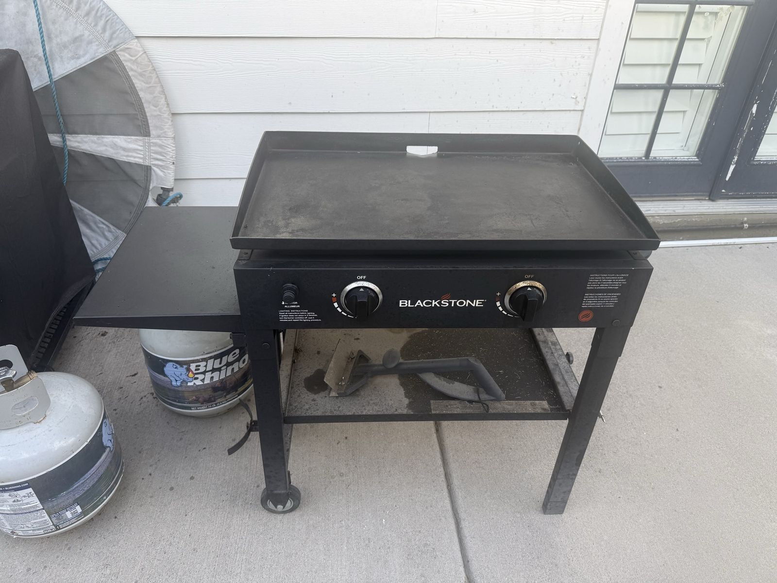 Blackstone 28" Griddle Cooking Station with Side Shelf, 2-Burner Propane Flat Top Grill