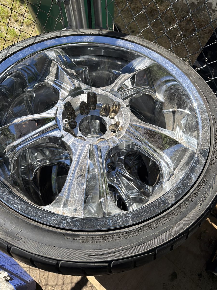Offset 20’ and 22’ rims and tires
