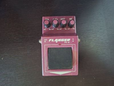 Guitar pedal Flanger.