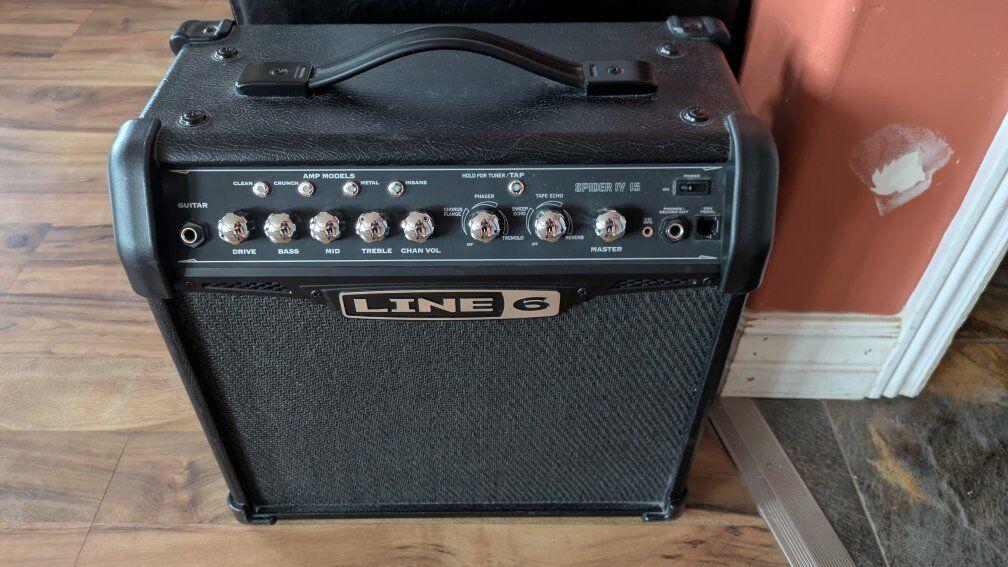 line 6 spider 15 W guitar amp with effects. clean