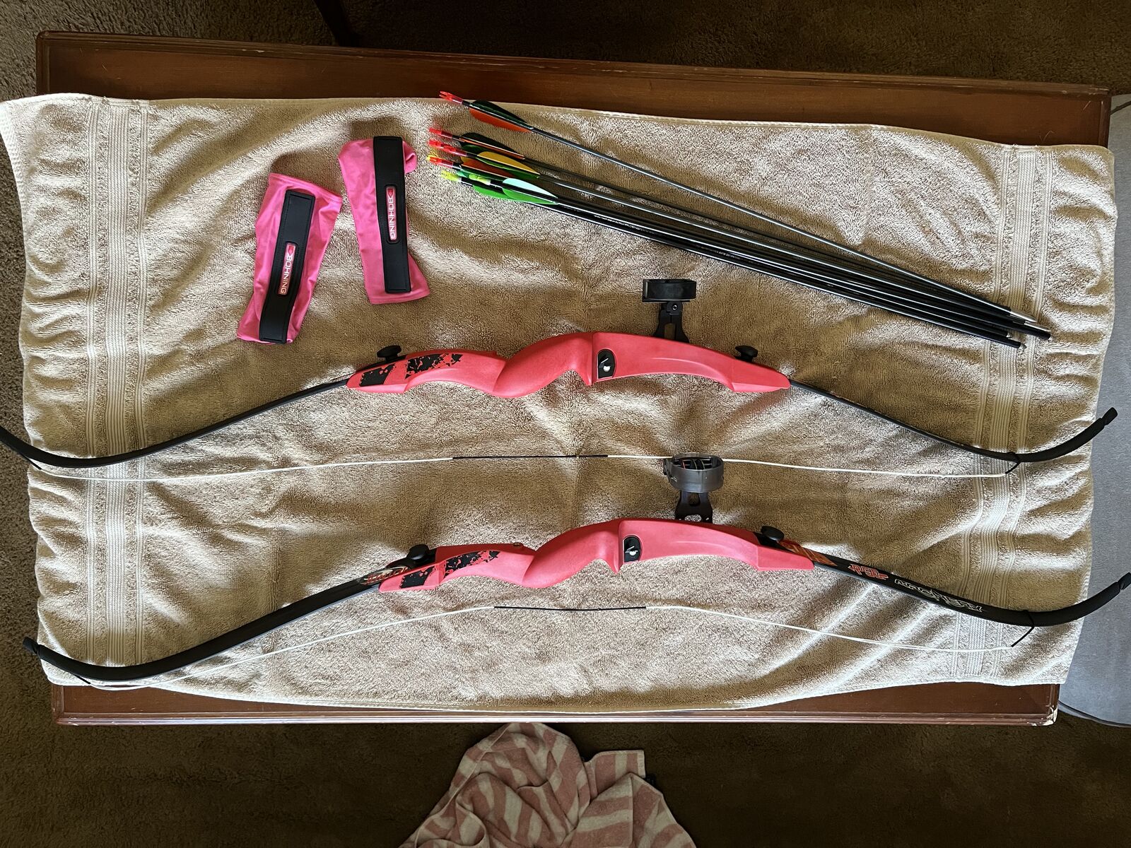 PSE juniors bows, sights, arm guards and arrows included 15lb draw weight