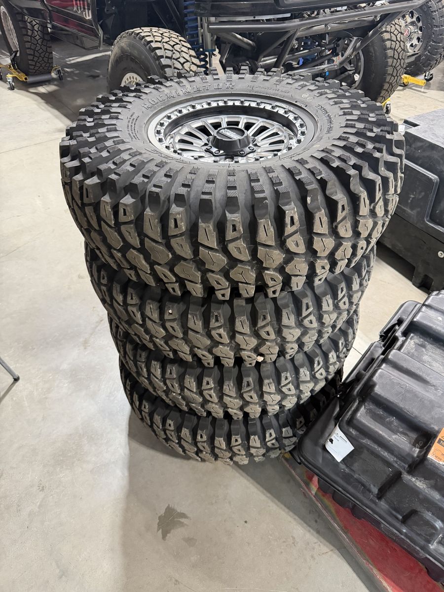 33x10R15 GBC rockinator 15x7 Metal FX delta beadlockwheels 