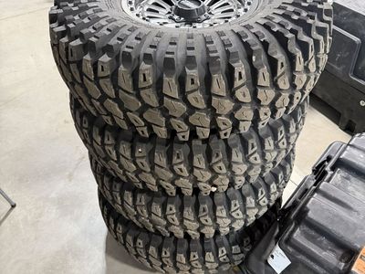 33x10R15 GBC rockinator 15x7 Metal FX delta beadlockwheels