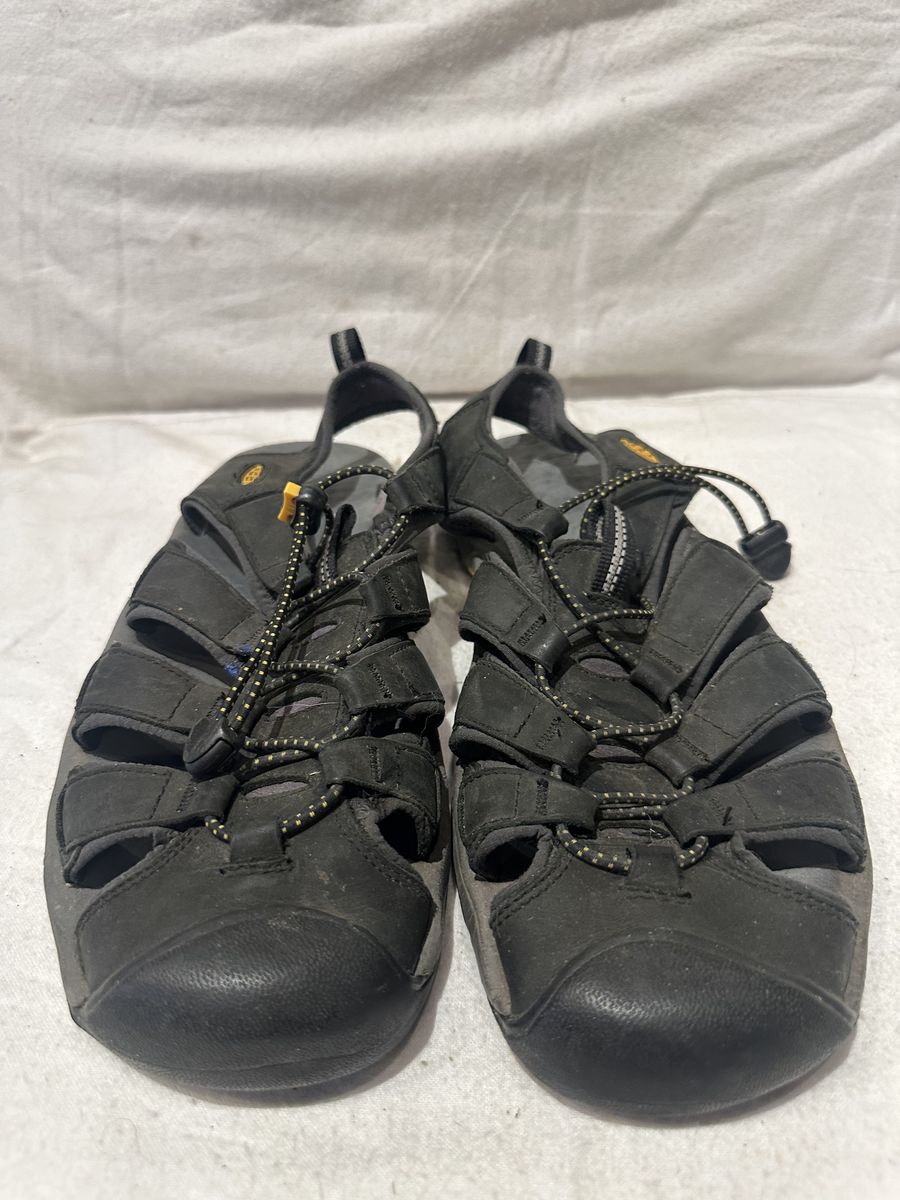 Keen Men’s Size 10.5 Black Leather Sandals