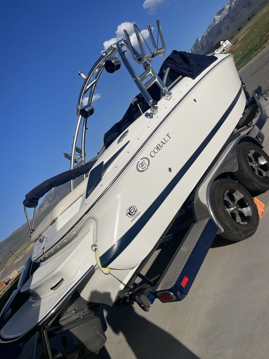 2012 Cobalt 220 Bowrider - Volvo 5.7L V8, 279 Hrs, Wake Tower, Premium Sound, Trailer
