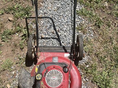 Yard machines 21” cut bagger / mulcher 4.5hp Briggs and Stratton Motor lawn mower craftsman 6.0hp Briggs and Stratton lawn mower