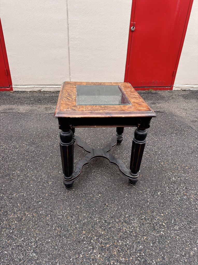 Traditional Accent / End Table – Glass Top – 26”