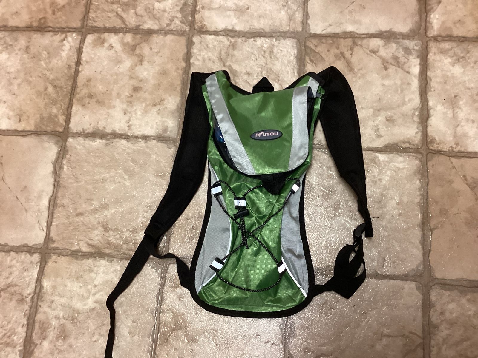M'UYTOU Green Hydration Pack Backpack with 2L Water Bladder - Reflective & Lightweight