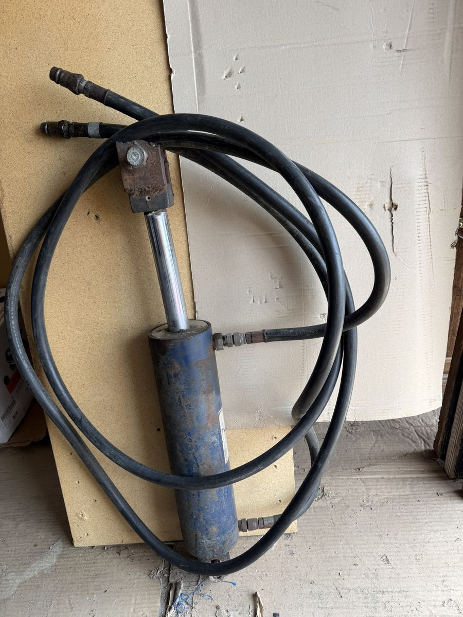 Heavy Duty Hydraulic Cylinder with Hoses - Used Industrial Equipment