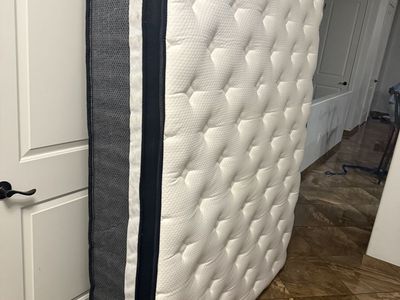 Pillow Top Mattress like new $100 queen size