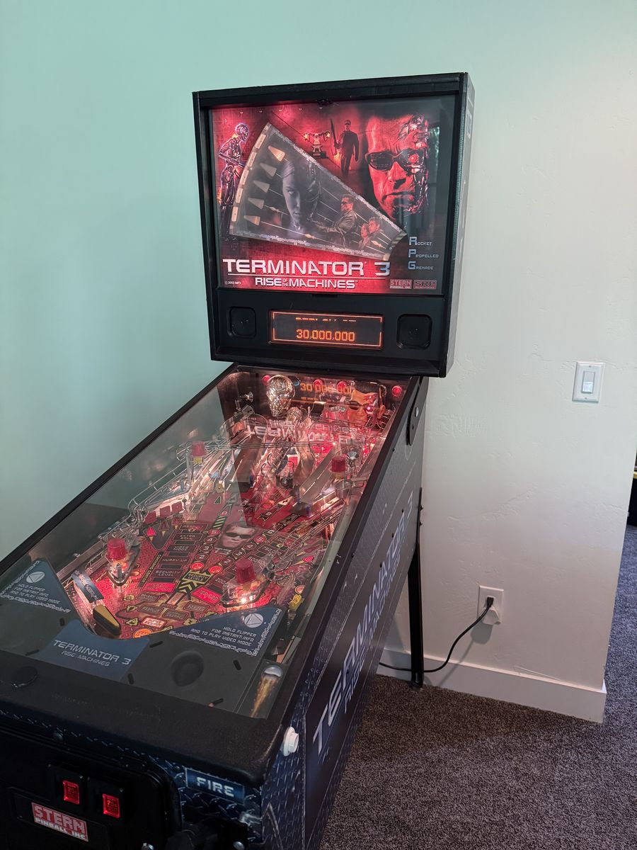 Stern Terminator 3: Rise of the Machines full size Pinball Machine 