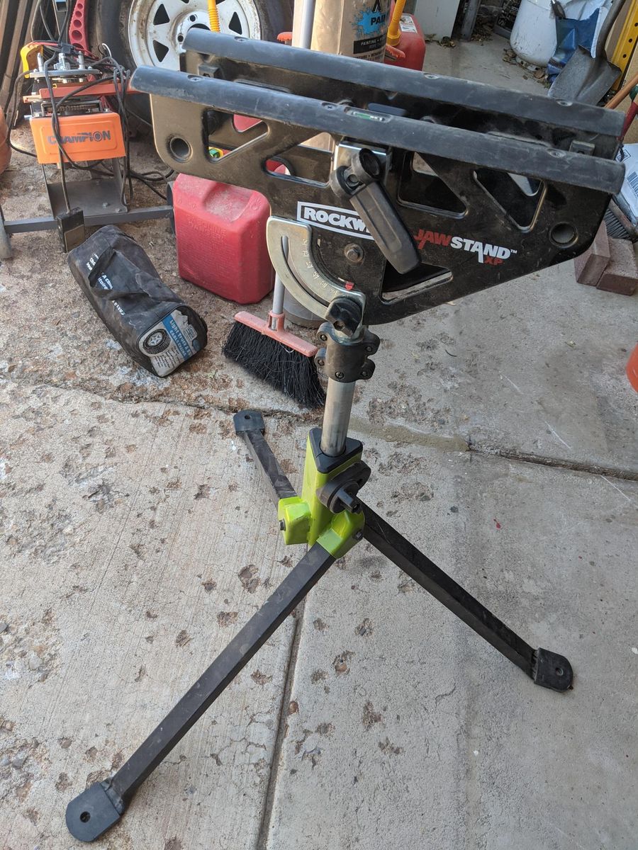 Rockwell Jaw Stand