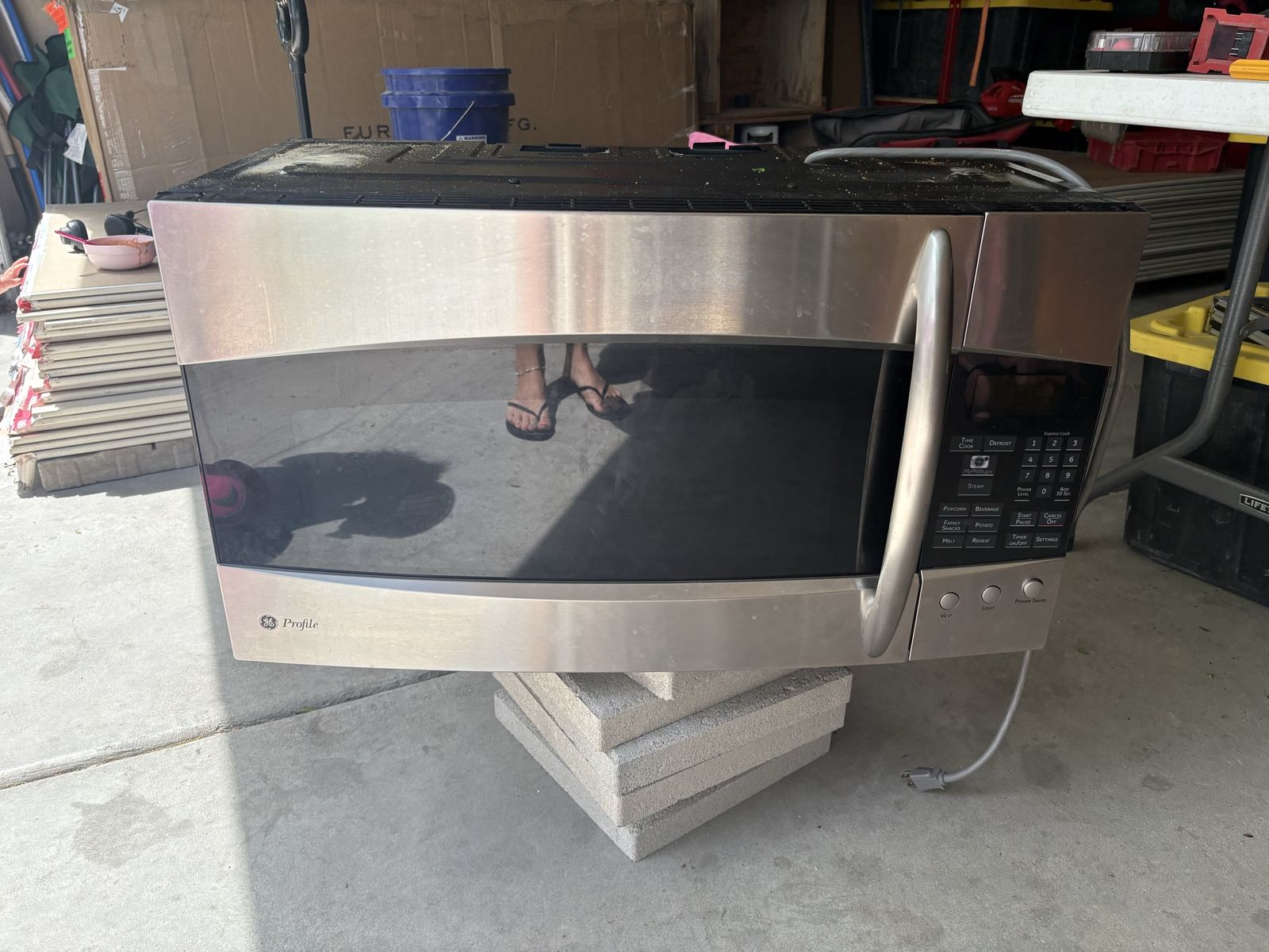 Above the range microwave-NOT WORKING