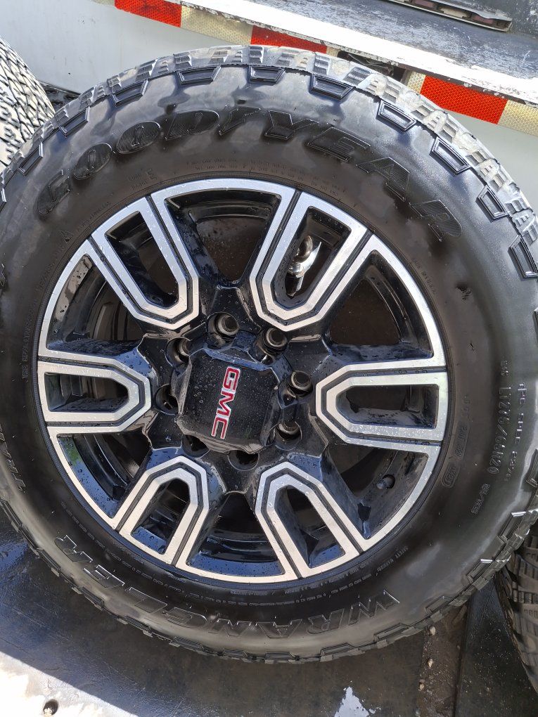 2023 GMC 2500/3500 20" Wheels & Tires