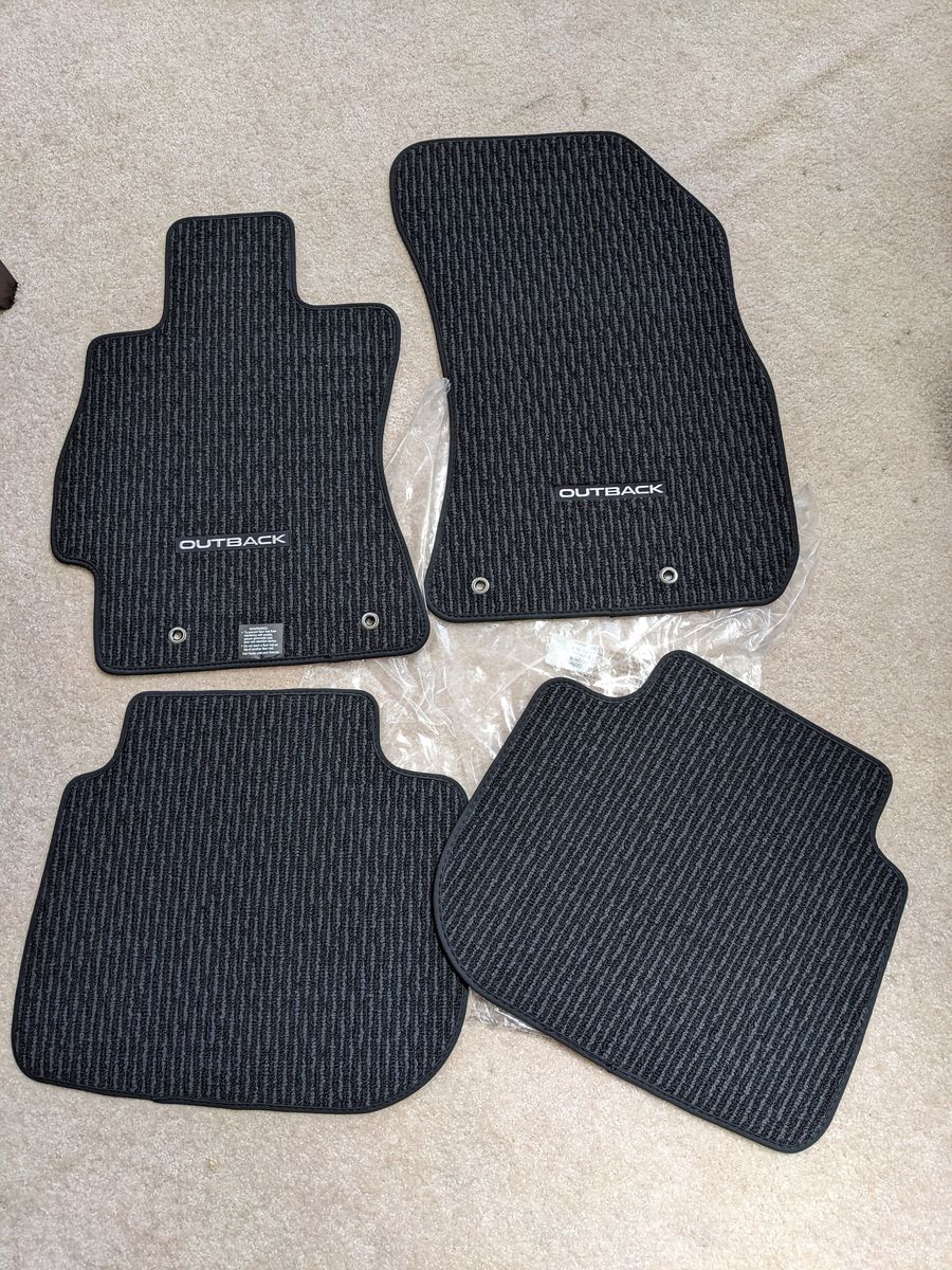 Subaru Outback floor mat set - New