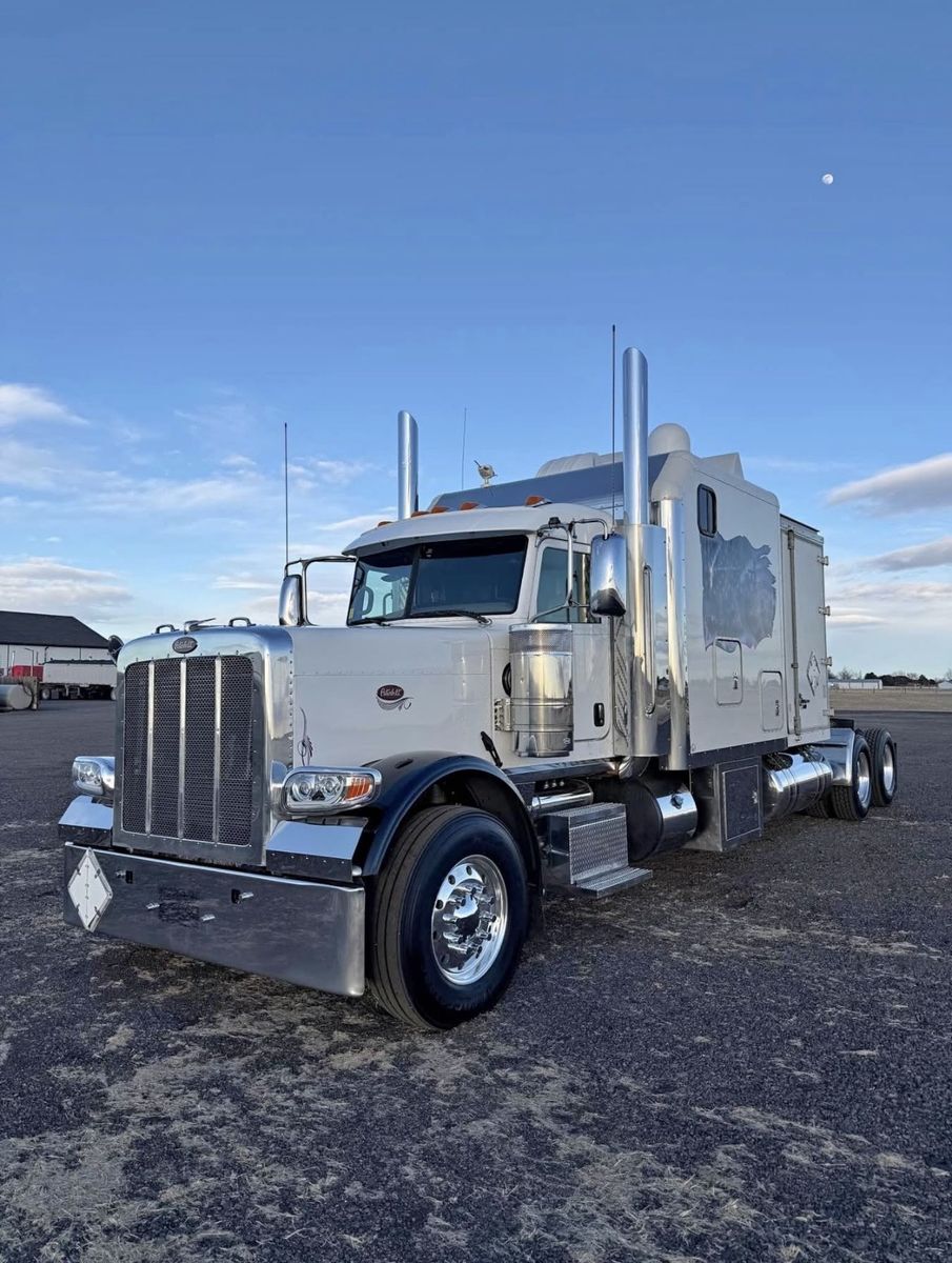 2012 Peterbilt  388 ARI sleeper