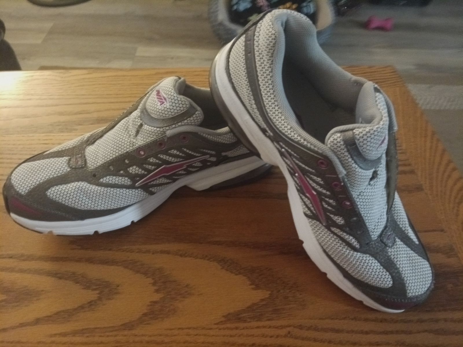 New Avia women athletic shoes 8.5