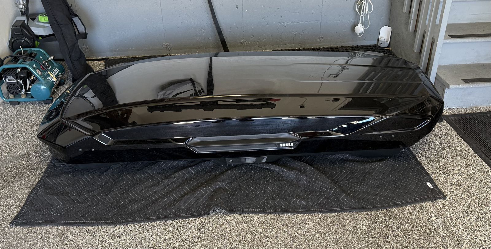 Thule Motion 3 XL Low with Thule Motion 3 Box Liner