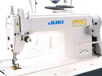 Juki DDL-5550 Lockstitch Industrial Sewing Machine (Made in Japan)