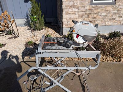 10" Ridgid Tile Saw with Folding Stand