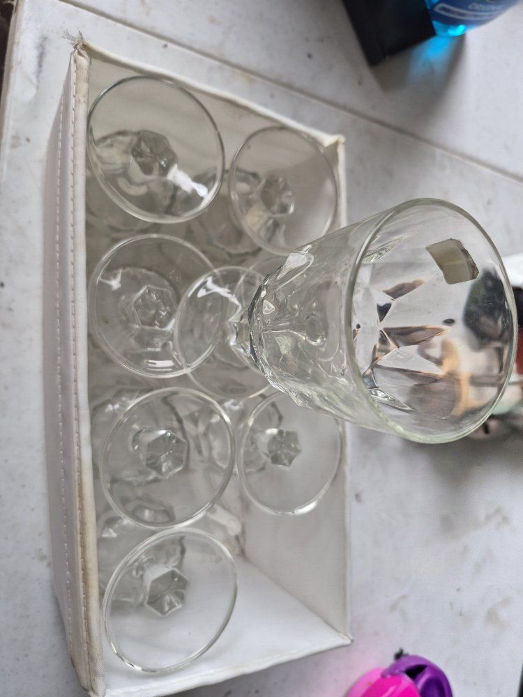  Beautiful vintage 8 set of clear pressed glassware 