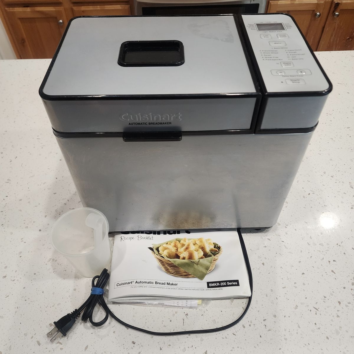 CUISINART BMKR-200 SERIES AUTOMATIC BREAD MAKER w/ MANUAL + MEASURING CUPS WORKS GREAT WHITE WHEAT NICE!