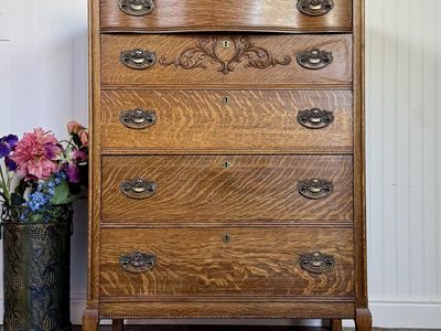 Antique Tiger Oak Serpentine 5-Drawer Dresser