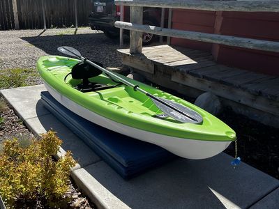 10’ Pelican Kayak with Paddle