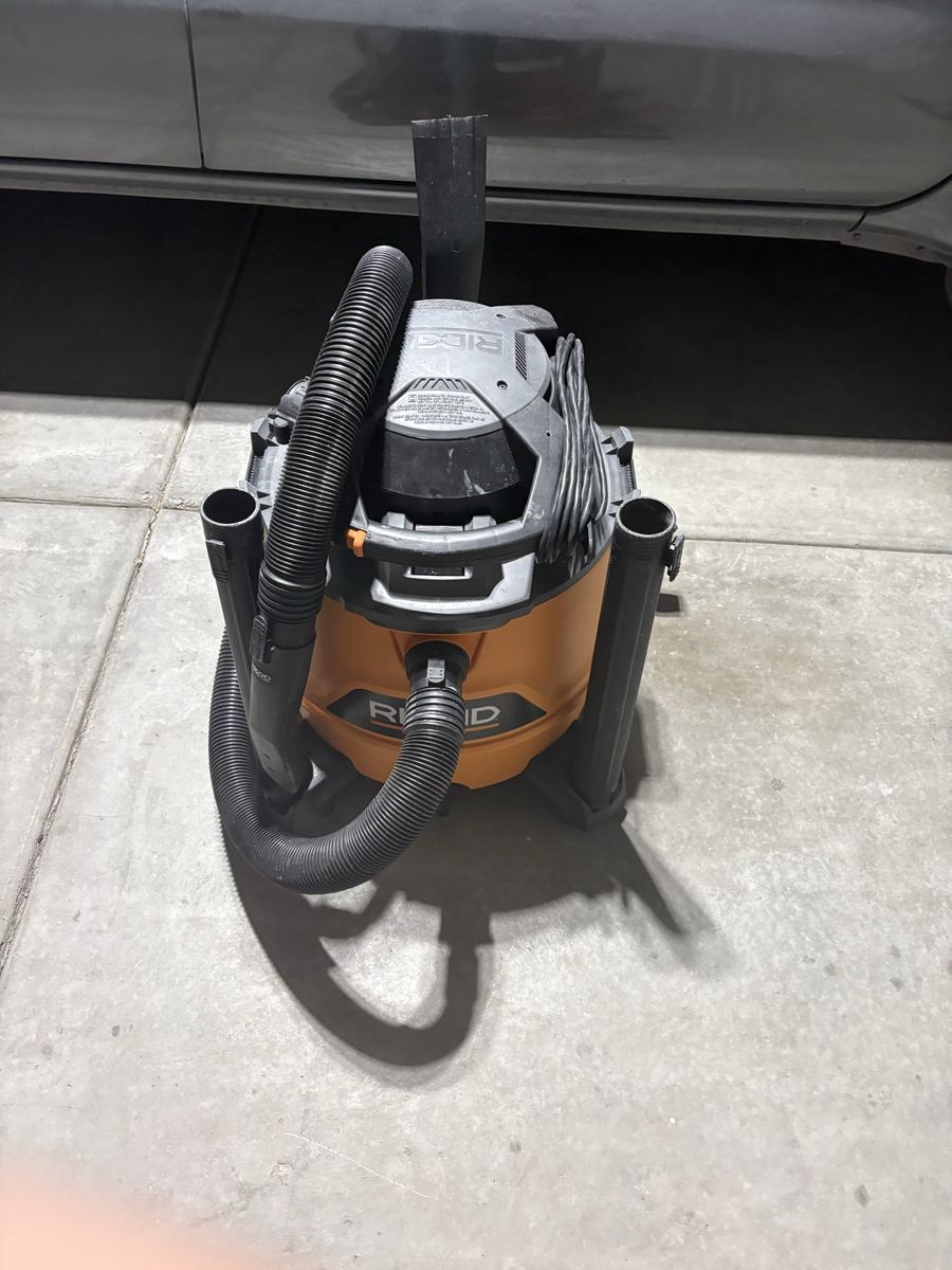 RIDGID Wet/Dry Shop Vacuum - High-Performance Cleaning for Home & Garage - Used