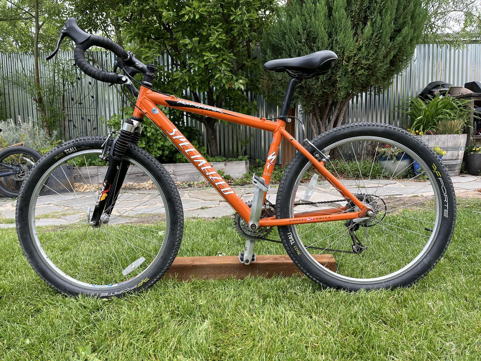 Specialized Rockhopper (26”) – Gravel / Town Setup