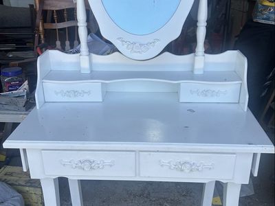 White Vanity Desk with Oval Mirror and Floral Accents