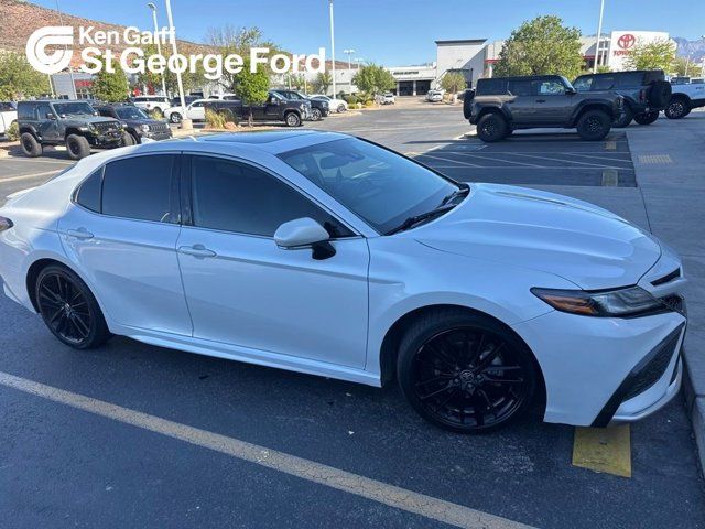 2022 Toyota Camry Hybrid XSE