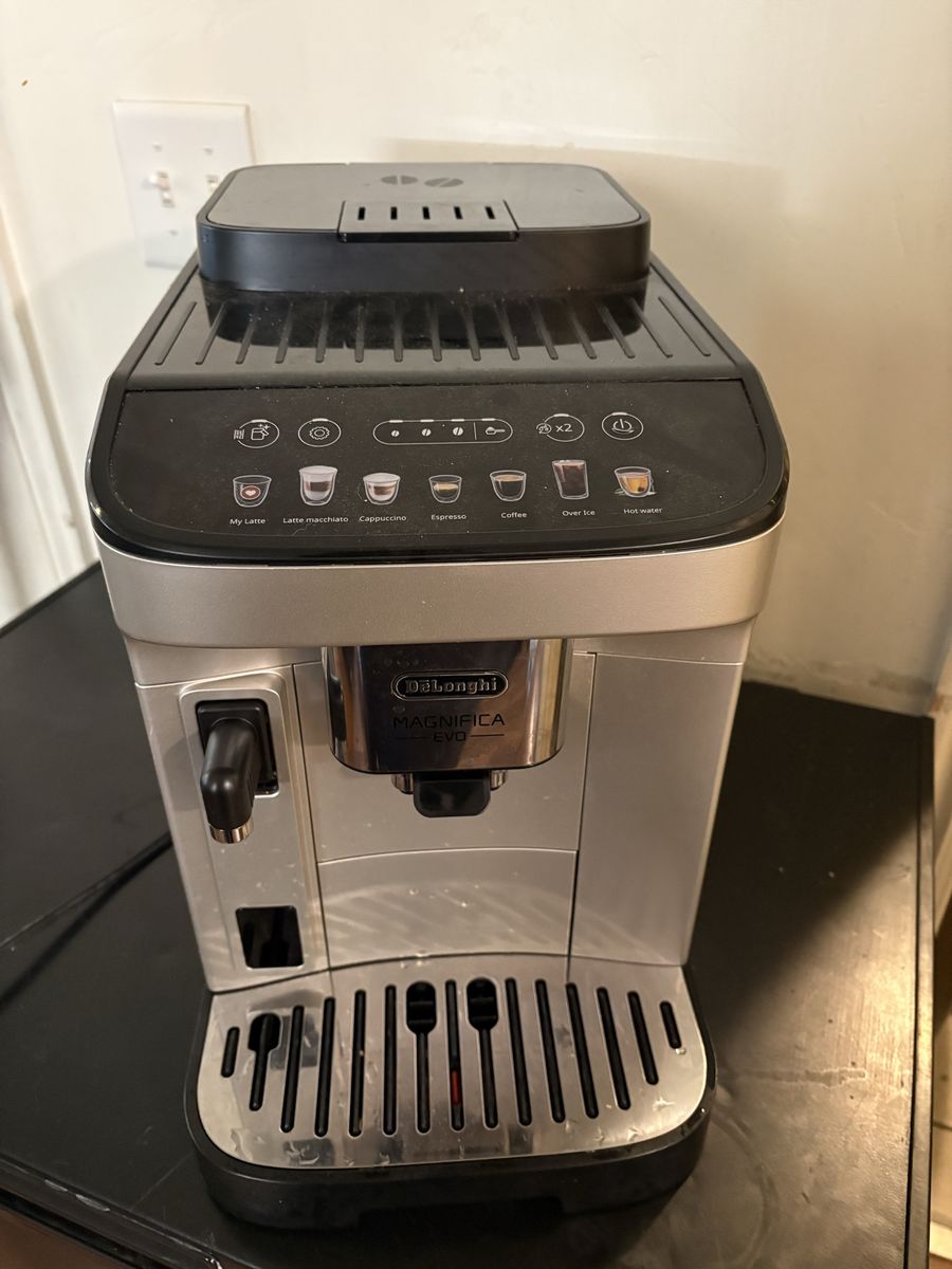 De'Longhi Magnifica EVO Automatic Espresso Machine - Silver/Black