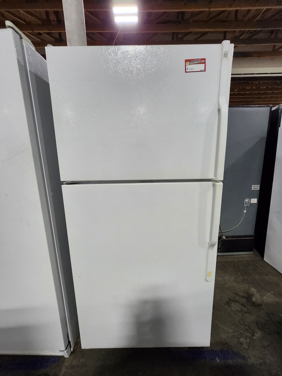 GE Top-Freezer Refrigerator White Used