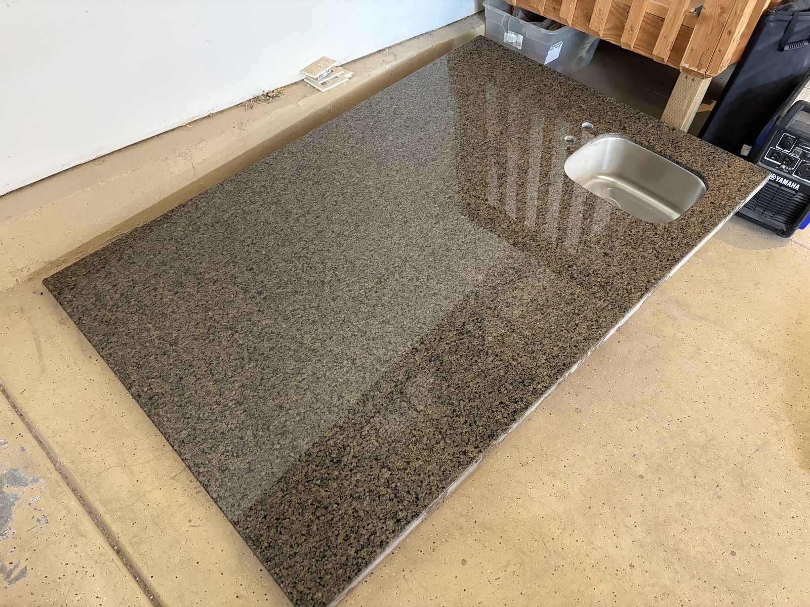 Granite kitchen countertop (FREE)