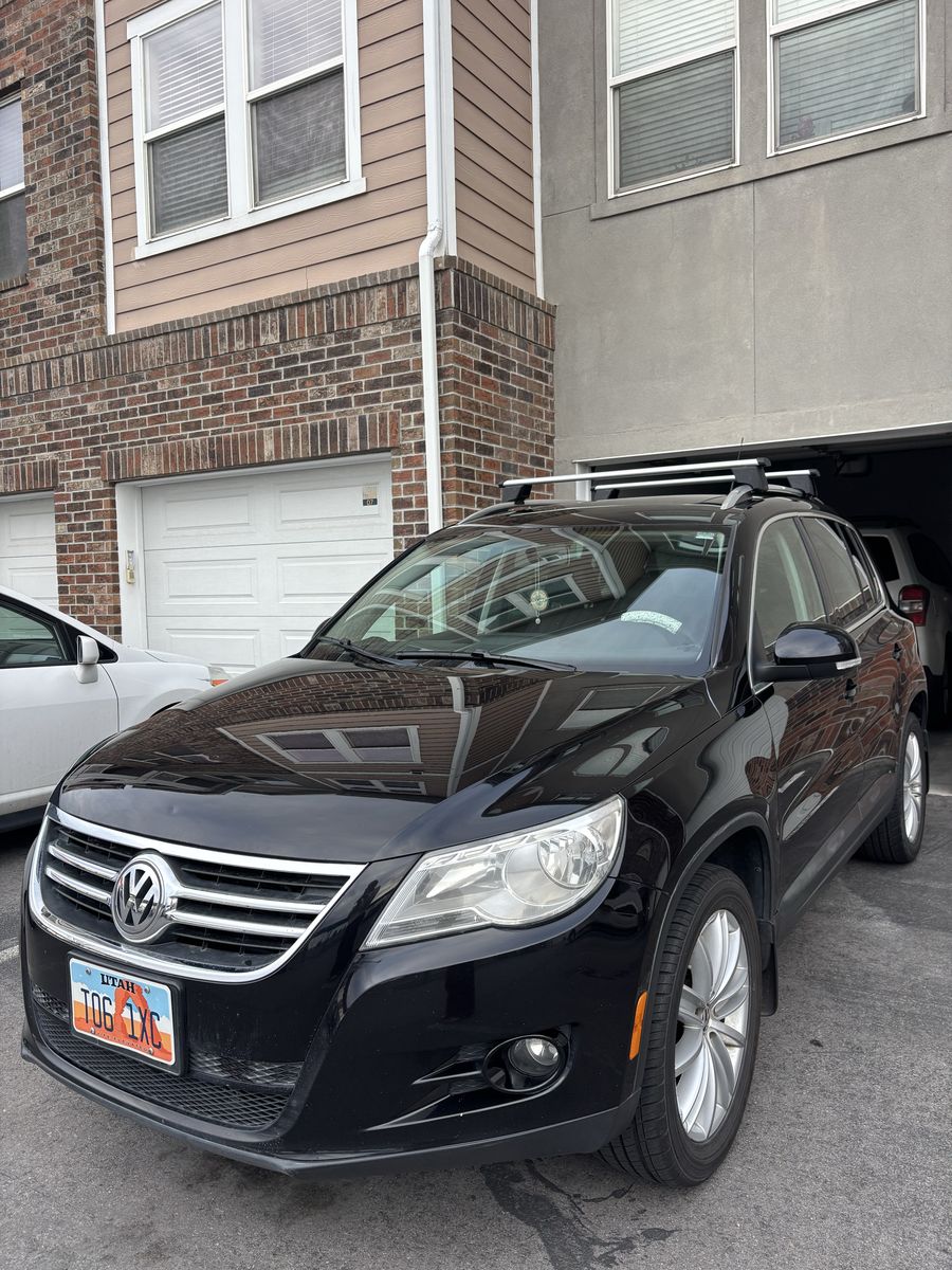 2011 VOLKSWAGEN TIGUAN