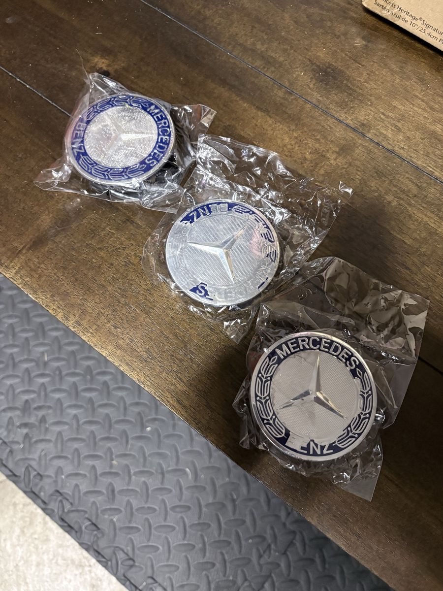 Tire center caps 