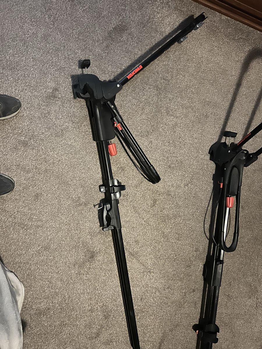 Yakima Frontloader universal Mount Upright Bike Racks - Pair, Black