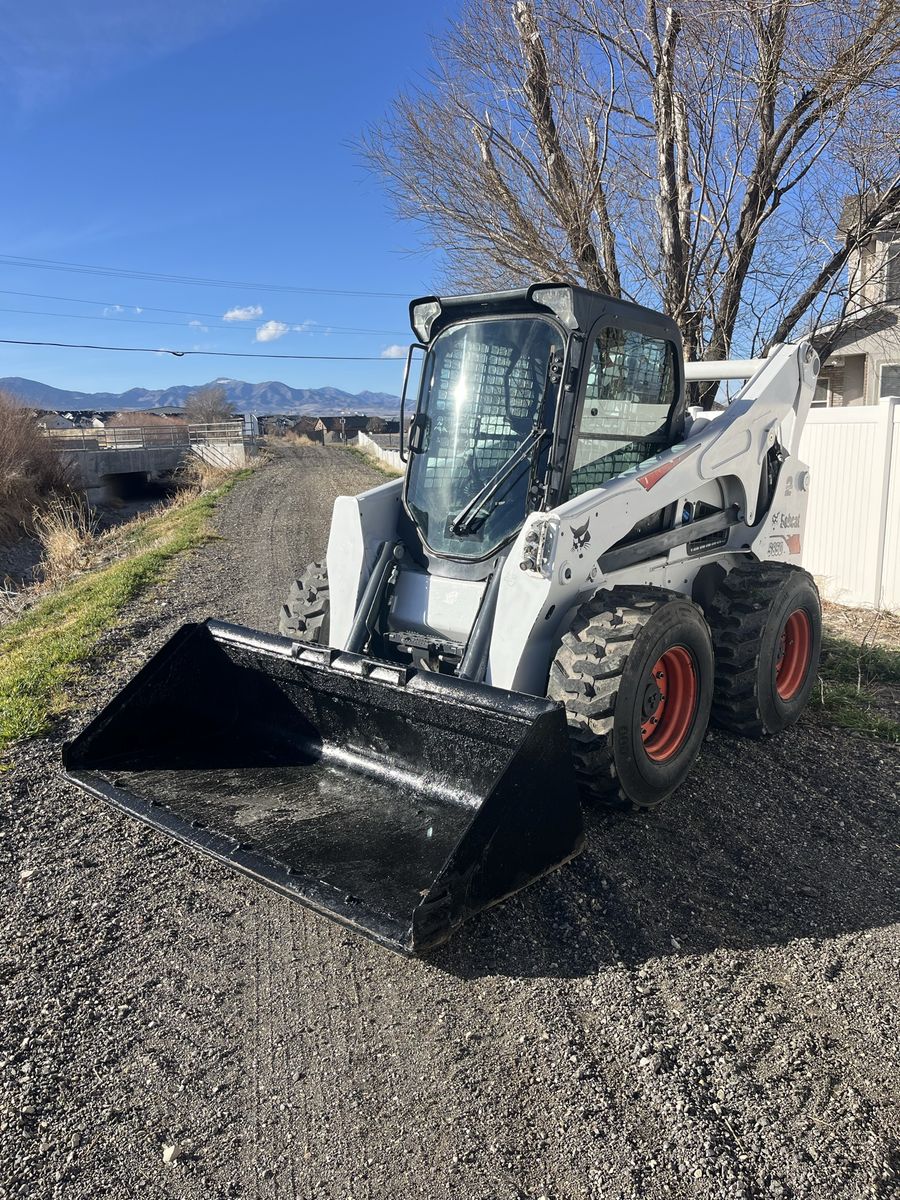 S-850 skid steer