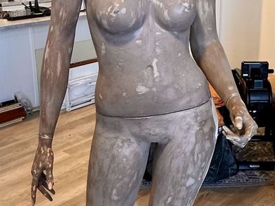 Rate 1986 Wolf & Vine Vintage Mannaquin - High End