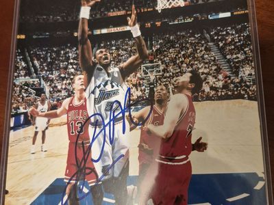 Karl Malone Autograph 8x10 Picture - With Authentication