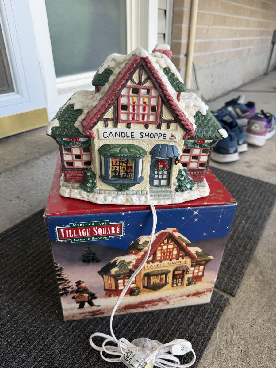 Village Square CANDLE SHOPPE Christmas Village building shop store Mervyns 1993