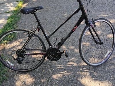 Liv Alight 3 City Bike - Black, Small, Lightweight Aluminum Frame, Hybrid Commuter